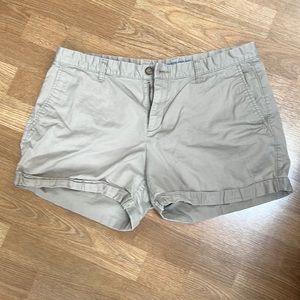 Gap Khaki 4 inch Girlfriend short